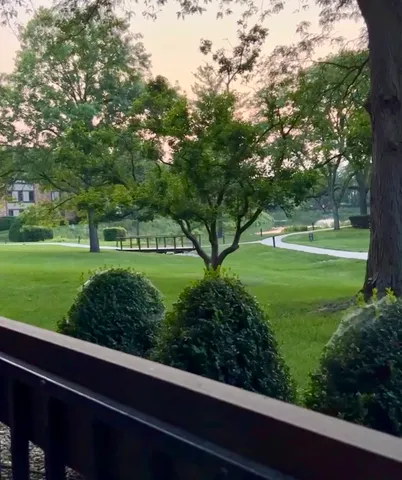 $309,900 | 77 Lake Hinsdale Drive, Unit 103, Willowbrook, IL 60527