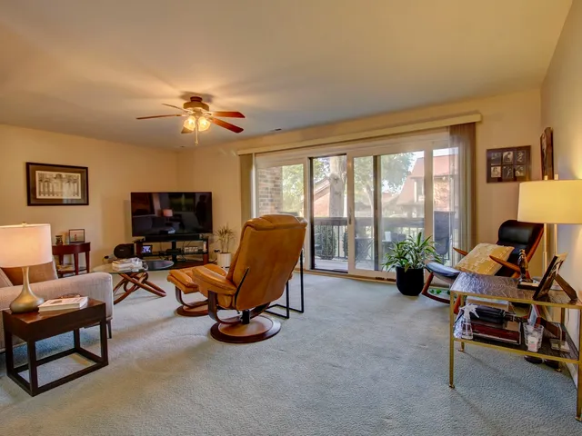 $309,900 | 77 Lake Hinsdale Drive, Unit 103, Willowbrook, IL 60527