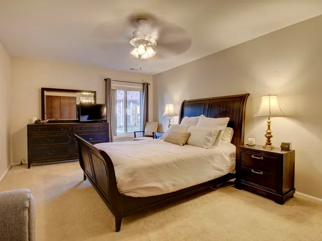 $309,900 | 77 Lake Hinsdale Drive, Unit 103, Willowbrook, IL 60527