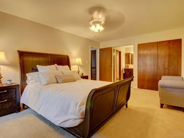 $309,900 | 77 Lake Hinsdale Drive, Unit 103, Willowbrook, IL 60527