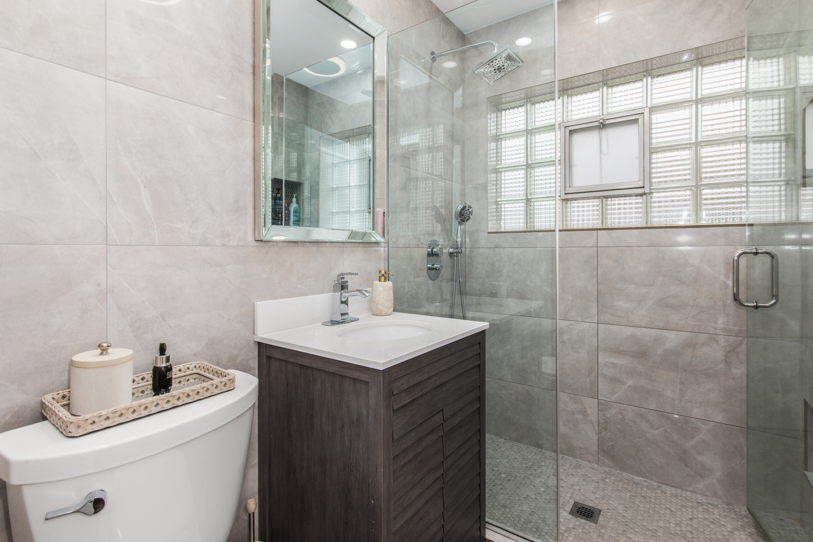 900 Rowe Avenue Park Ridge, IL 60068 - Photo 14 of 32 a bathroom with a sink toilet and shower