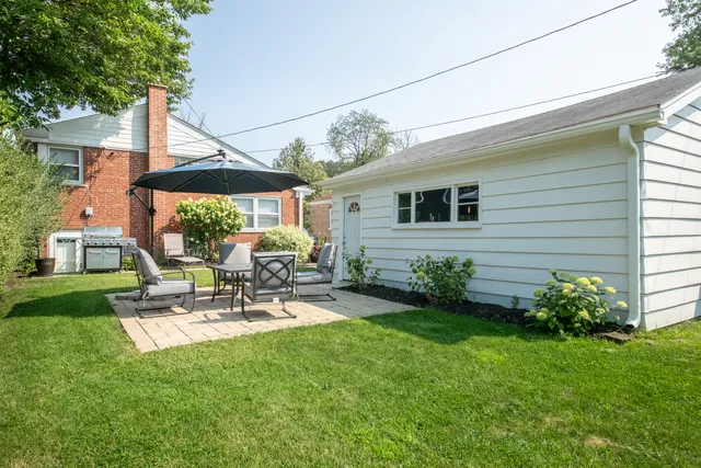 $569,900 | 900 Rowe Avenue, Park Ridge, IL 60068