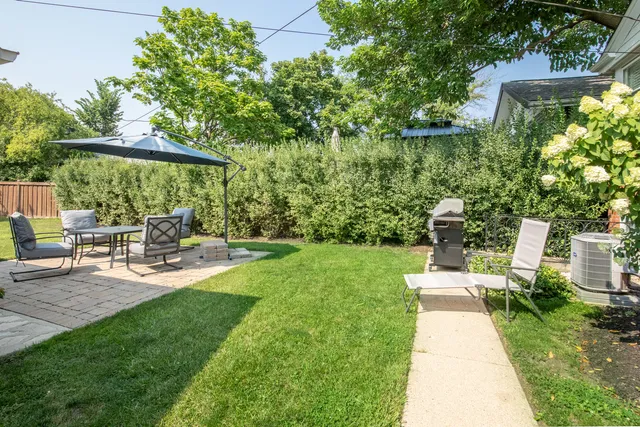 $569,900 | 900 Rowe Avenue, Park Ridge, IL 60068
