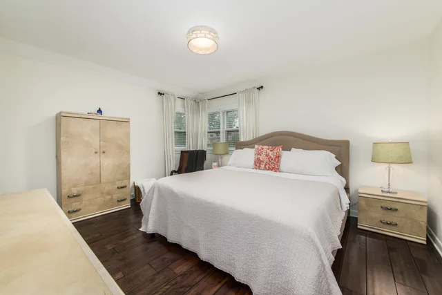 $569,900 | 900 Rowe Avenue, Park Ridge, IL 60068