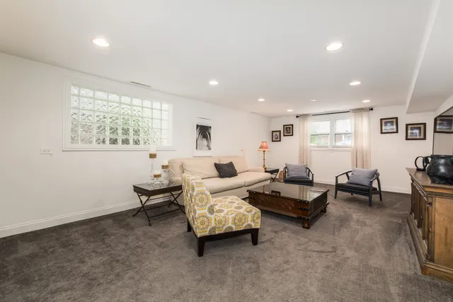 $569,900 | 900 Rowe Avenue, Park Ridge, IL 60068