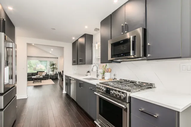 $569,900 | 900 Rowe Avenue, Park Ridge, IL 60068