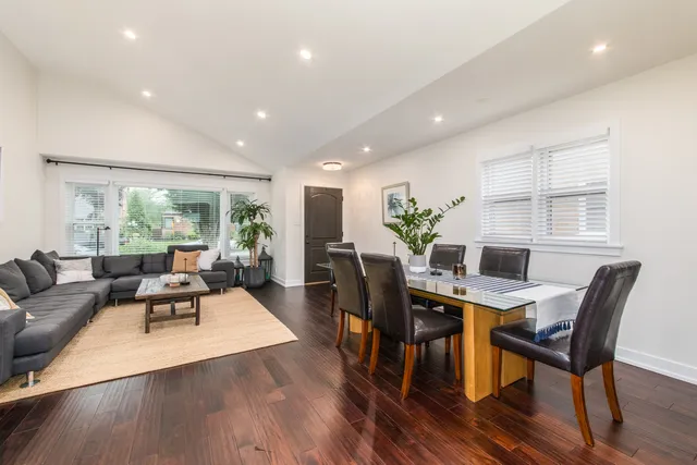 $569,900 | 900 Rowe Avenue, Park Ridge, IL 60068