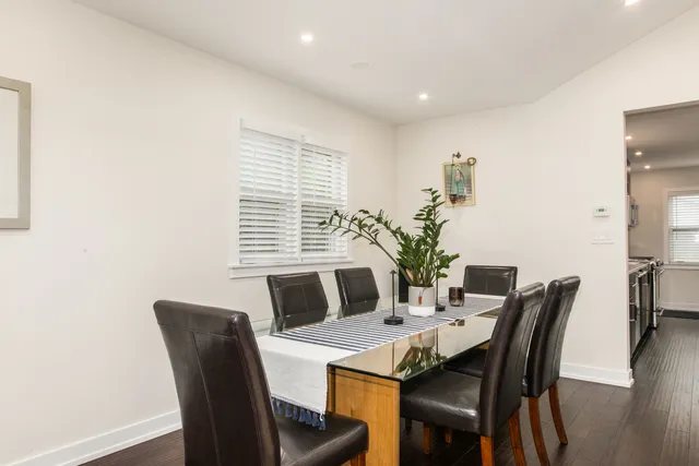 $569,900 | 900 Rowe Avenue, Park Ridge, IL 60068