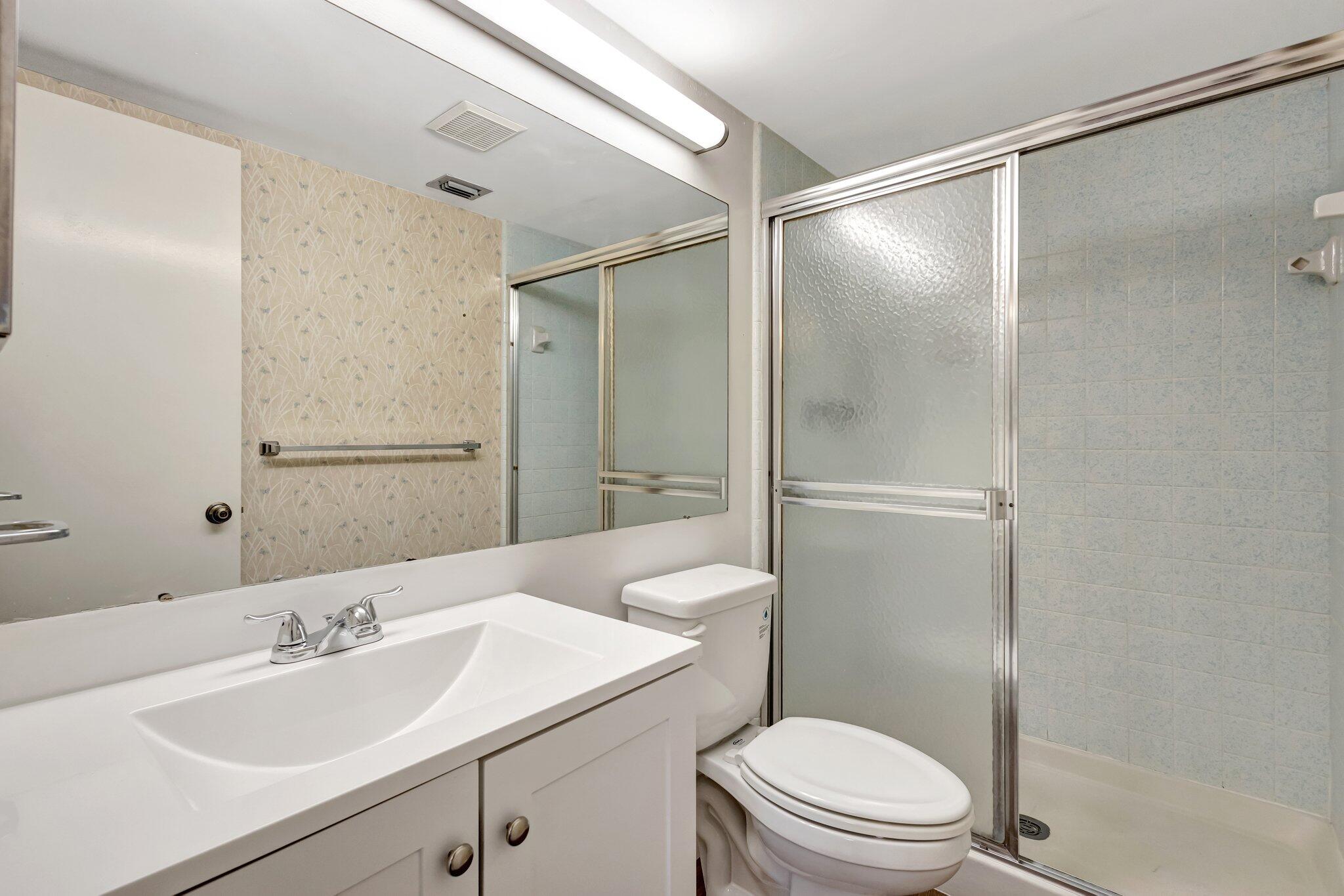 335 Knotty Pine Circle, Unit A1 Greenacres, FL 33463 - Photo 16 of 31 Primary Bathroom