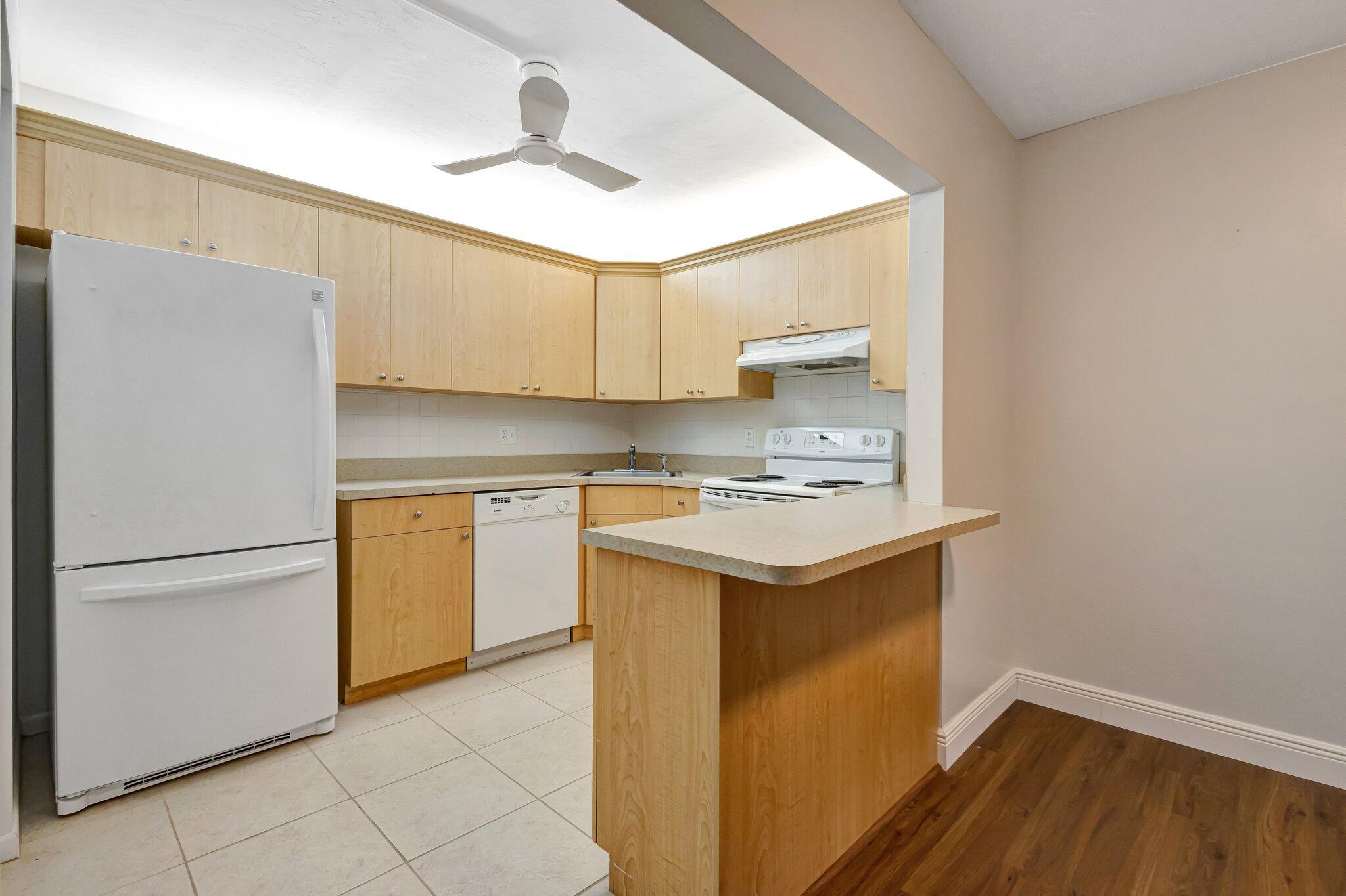 335 Knotty Pine Circle, Unit A1 Greenacres, FL 33463 - Photo 6 of 31 Kitchen