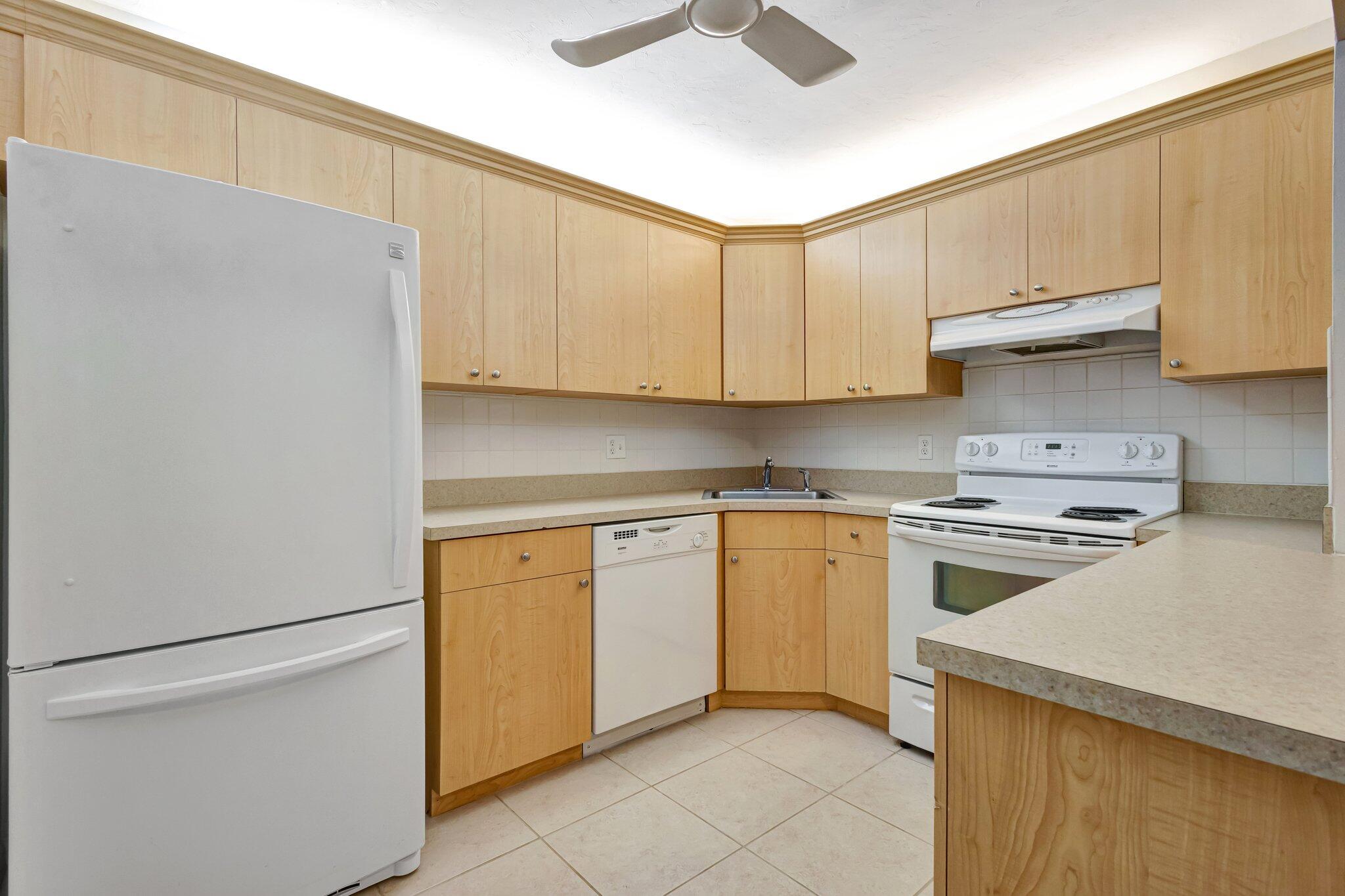 335 Knotty Pine Circle, Unit A1 Greenacres, FL 33463 - Photo 7 of 31 Kitchen