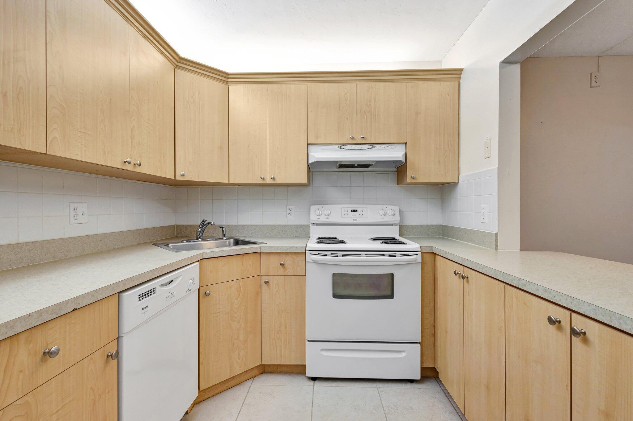 335 Knotty Pine Circle, Unit A1 Greenacres, FL 33463 - Photo 8 of 31 Kitchen