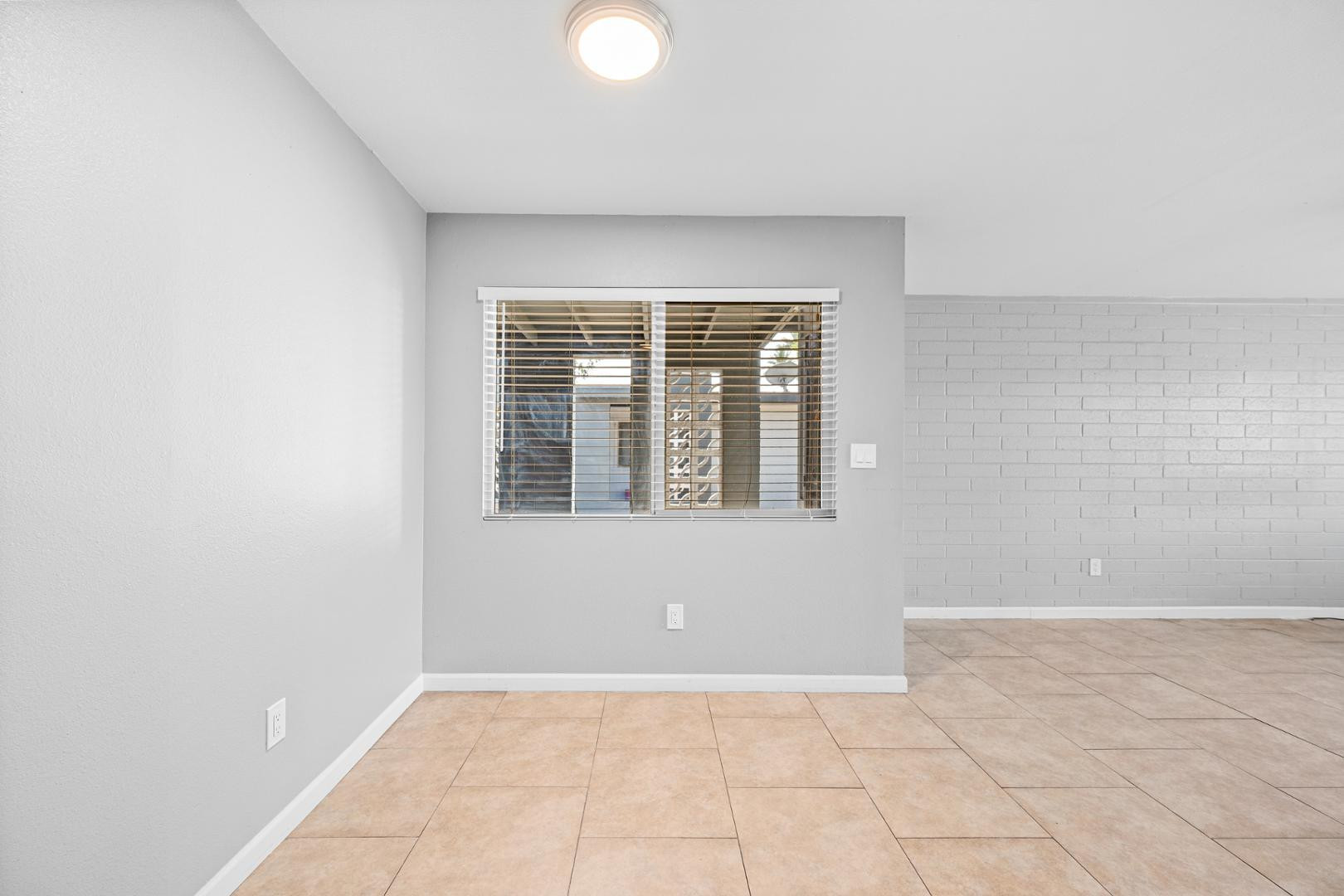 1518 West Colter Street, Unit 31 Phoenix, AZ 85015 - Photo 6 of 11 an empty room with windows