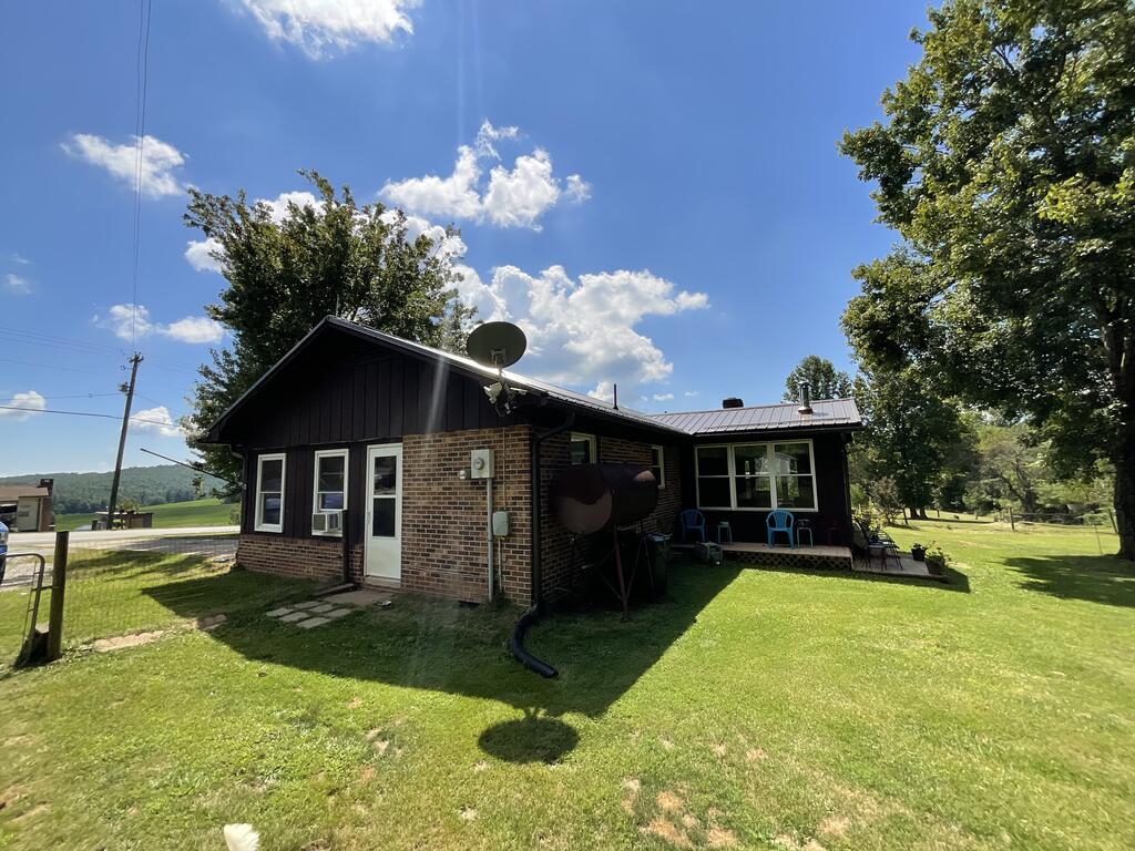 6627 Glade Valley Road Ennice, NC 28623 - Photo 6 of 65 Gallery Image 6