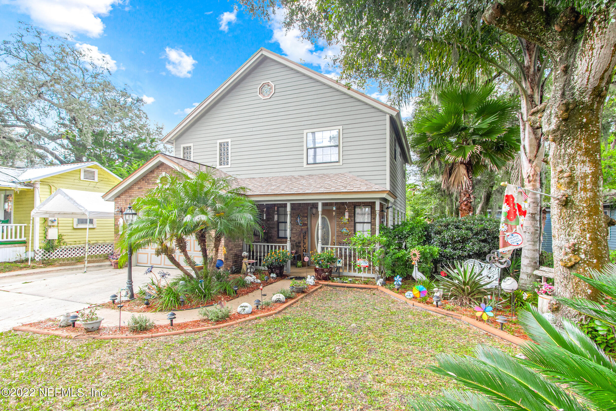 19 Madeore Street St. Augustine, FL 32084 - Photo 4 of 28 a front view of a house with garden