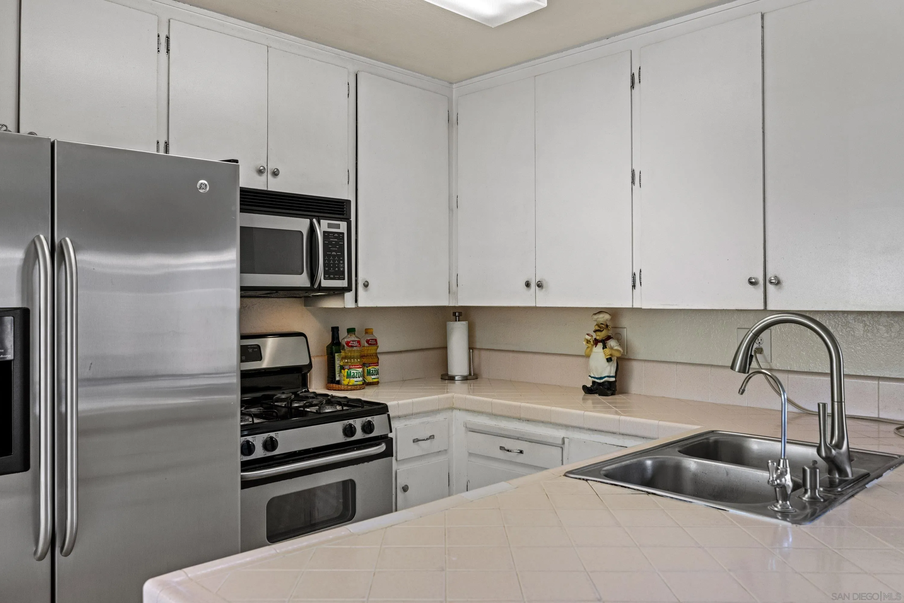 284 Osage Drive Salinas, CA 93906 - Photo 5 of 24 a kitchen with appliances a sink and cabinets