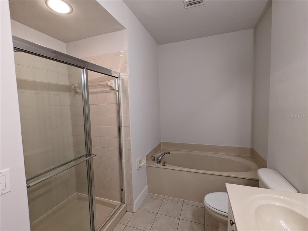 7782 Southwest 64th Lane, Unit 1002 Gainesville, FL 32608 - Photo 22 of 42 a bathroom with a bathtub and toilet