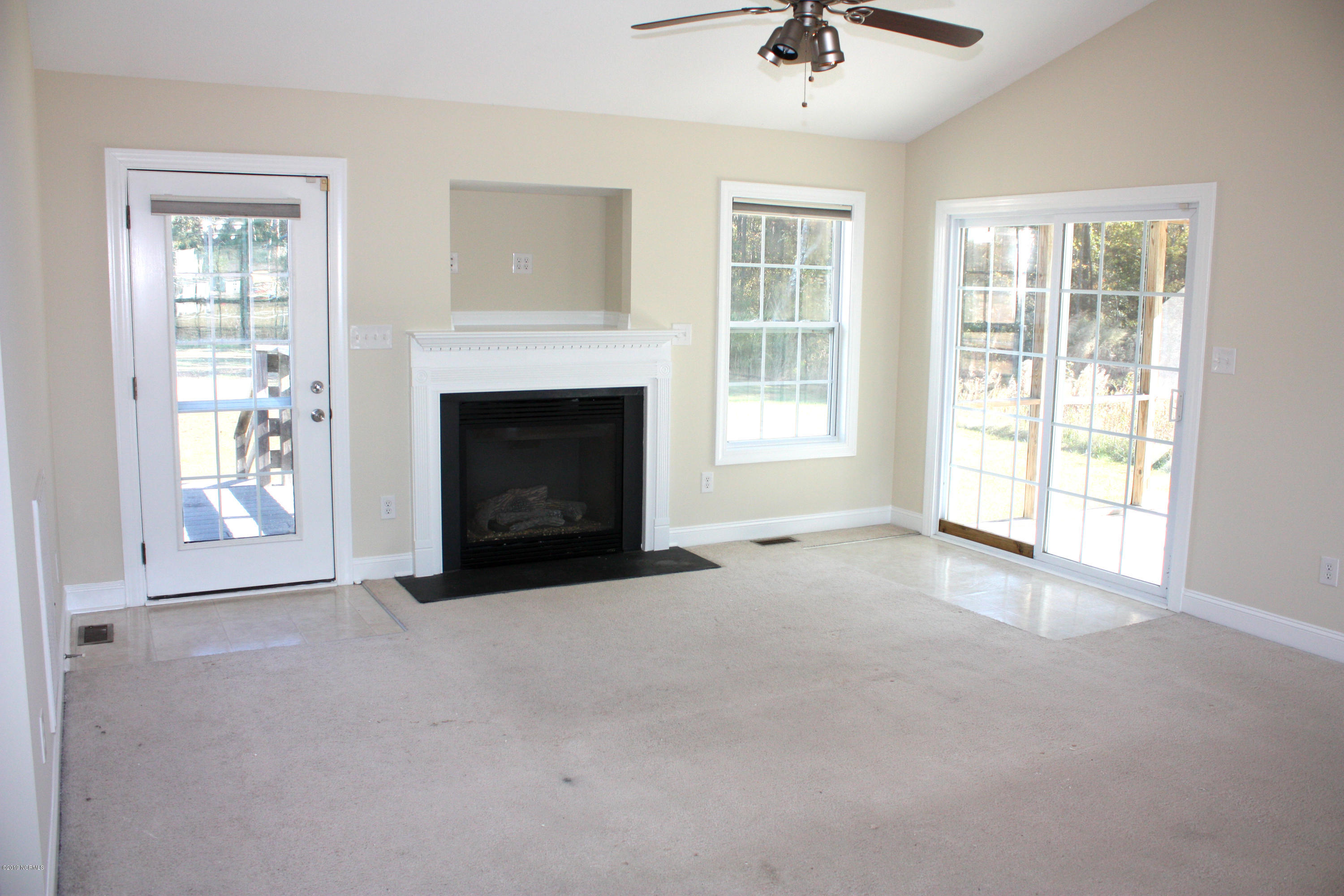 2017 Fish Pond Road Greenville, NC 27834 - Photo 10 of 31 Living Room