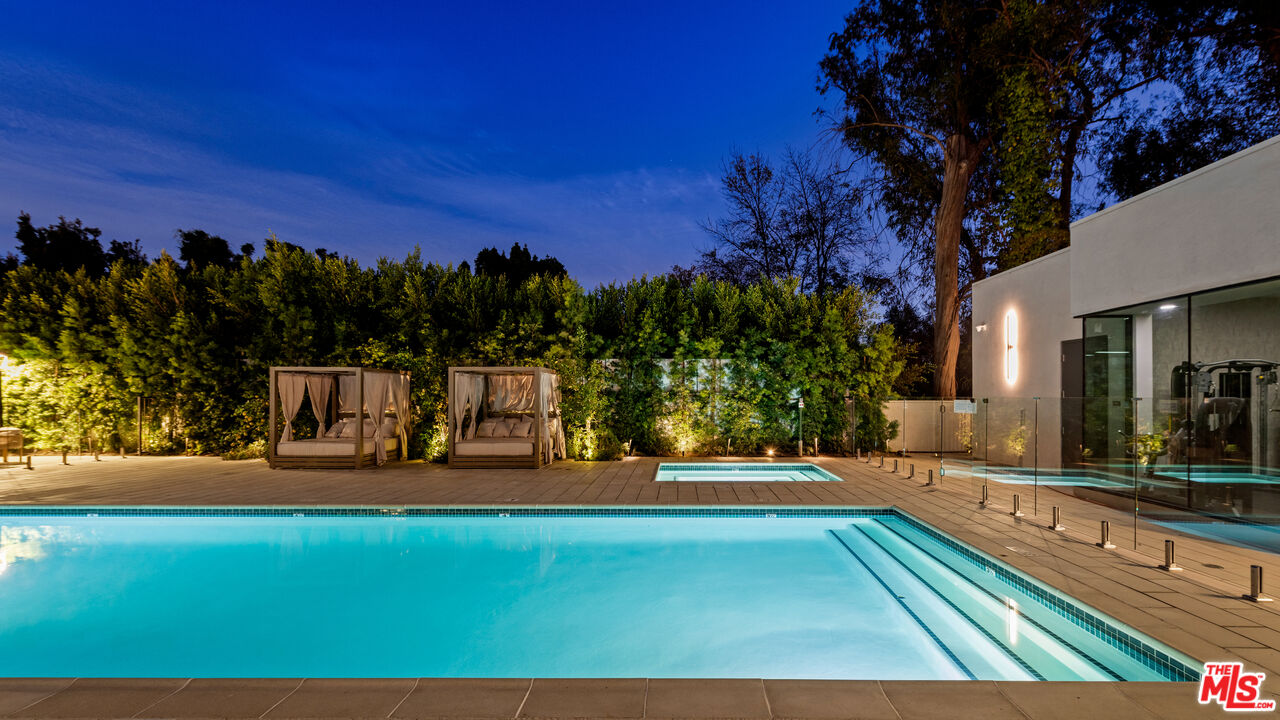 505 South Barrington Avenue, Unit 303 Los Angeles, CA 90049 - Photo 36 of 41 a view of a yard with an house