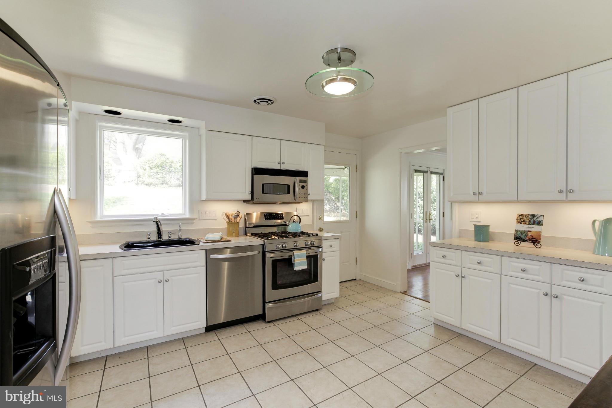 5611 Jordan Road Bethesda, MD 20816 - Photo 9 of 25 Kitchen