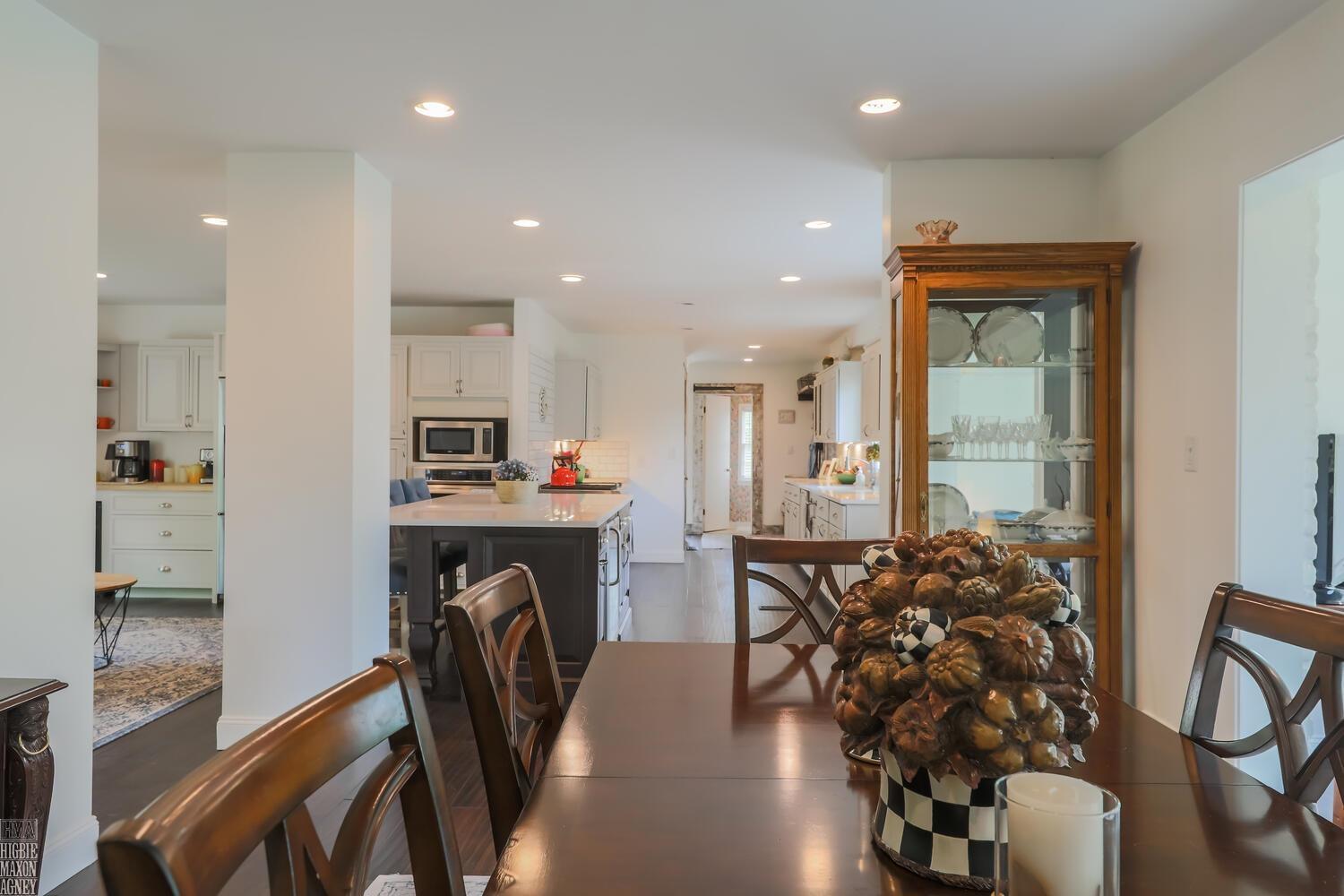 70 North Duval Road Grosse Pointe, MI 48236 - Photo 12 of 55 50142048-3f3a507d-9e2d-4d3b-b0dd-4147be748946.JPG