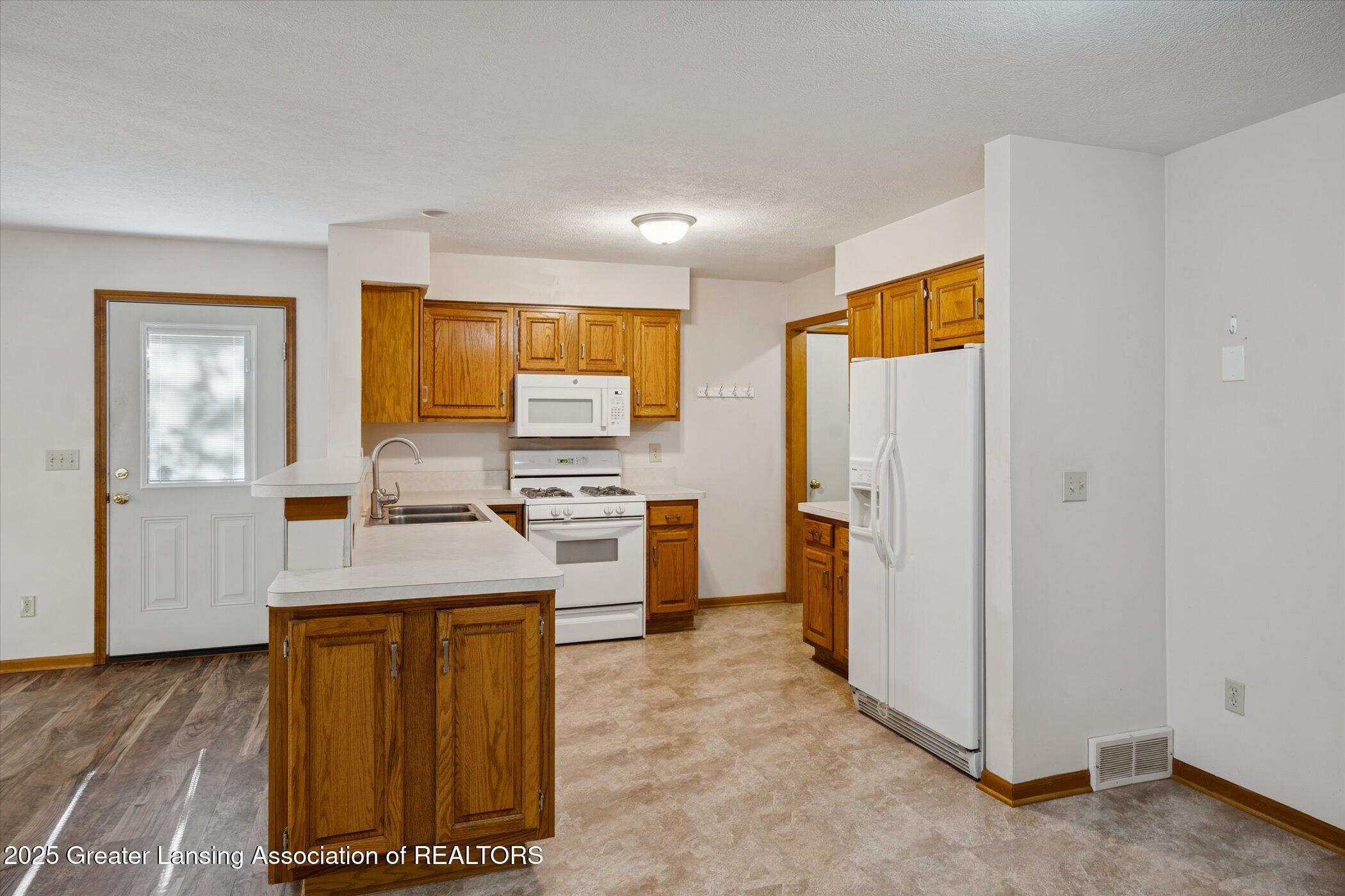 1339 Flanders Road Charlotte, MI 48813 - Photo 16 of 48 16-1339-Flanders-Rd-Charlotte-MI-48813-W