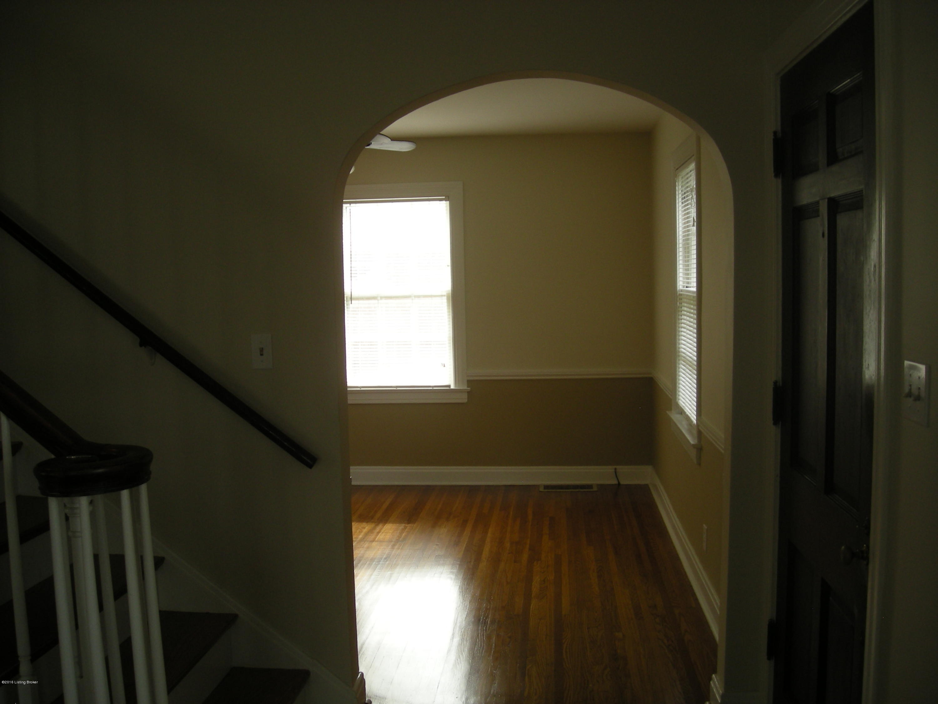 3213 Wessel Road Louisville, KY 40216 - Photo 18 of 33 Hallway by front door