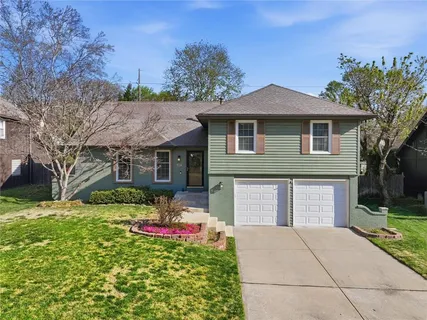 $395,000 | 9120 West 91st Terrace, Overland Park, KS 66212