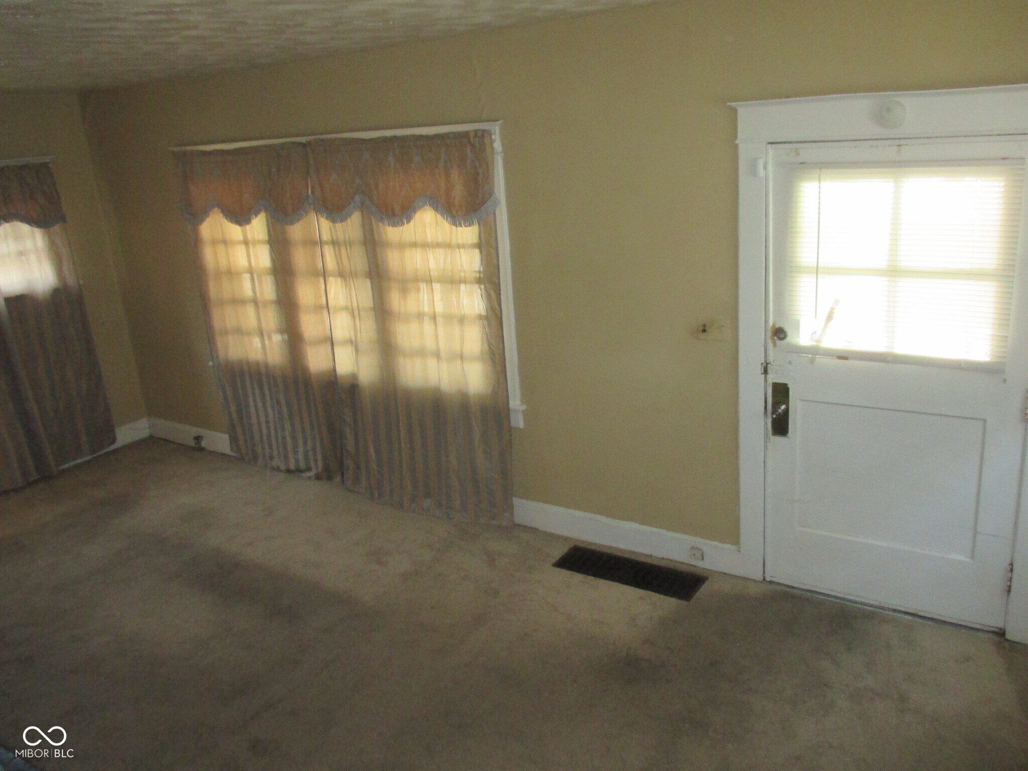 3741 Ruckle Street Indianapolis, IN 46205 - Photo 4 of 32