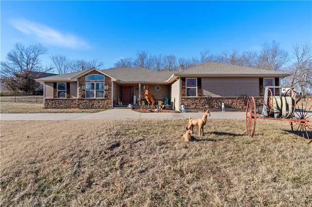 $460,000 | 1307 Lawndale Avenue, Pleasant Hill, MO 64080
