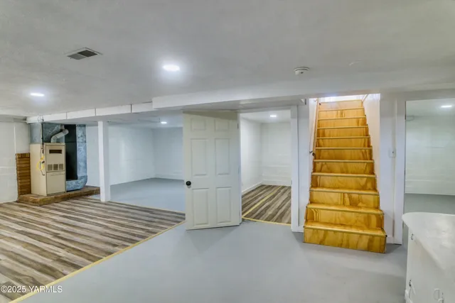 a view of livingroom with hardwood