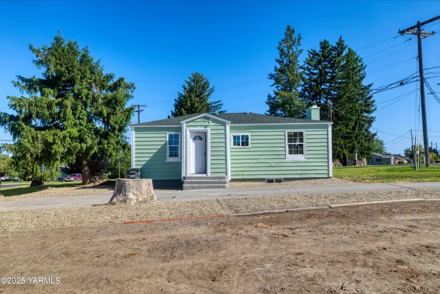 a backyard of a house with plants and trees