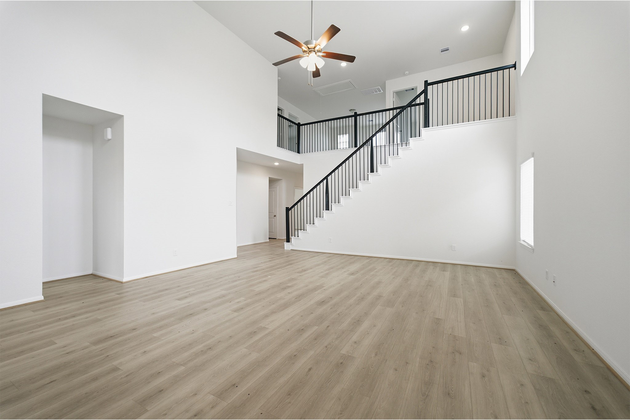 8015 Jasper Mdws Way Angleton, TX 77515 - Photo 8 of 34