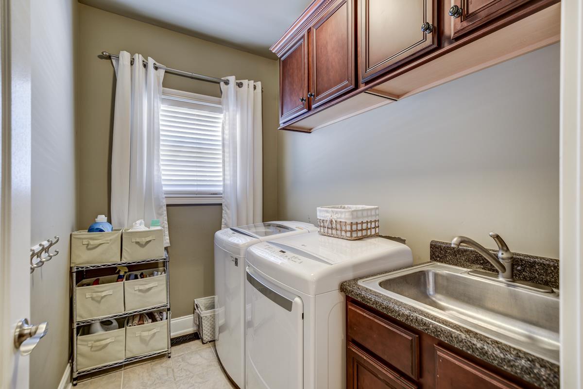 3338 Allen Barrett Road Murfreesboro, TN 37129 - Photo 17 of 27 a utility room with closet dryer and washer