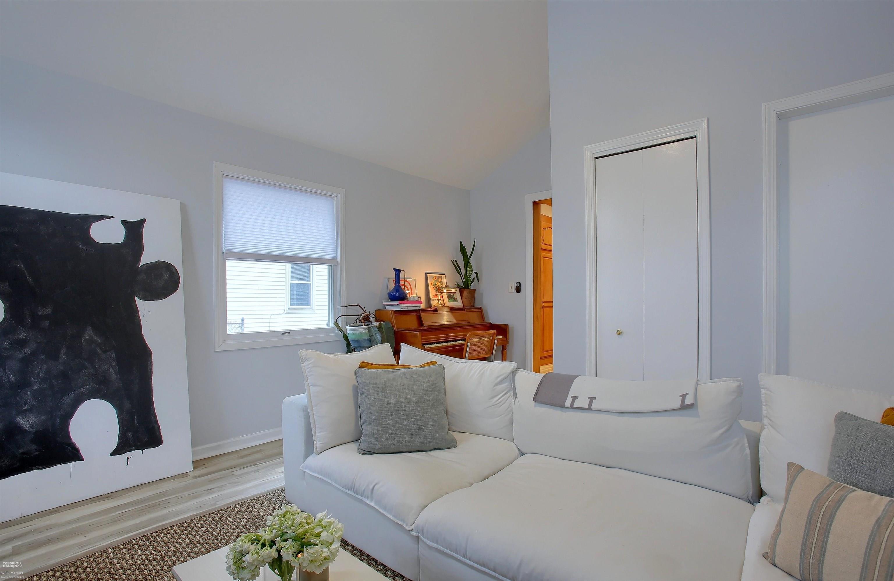 2168 Hampton Road Grosse Pointe Woods, MI 48236 - Photo 15 of 26