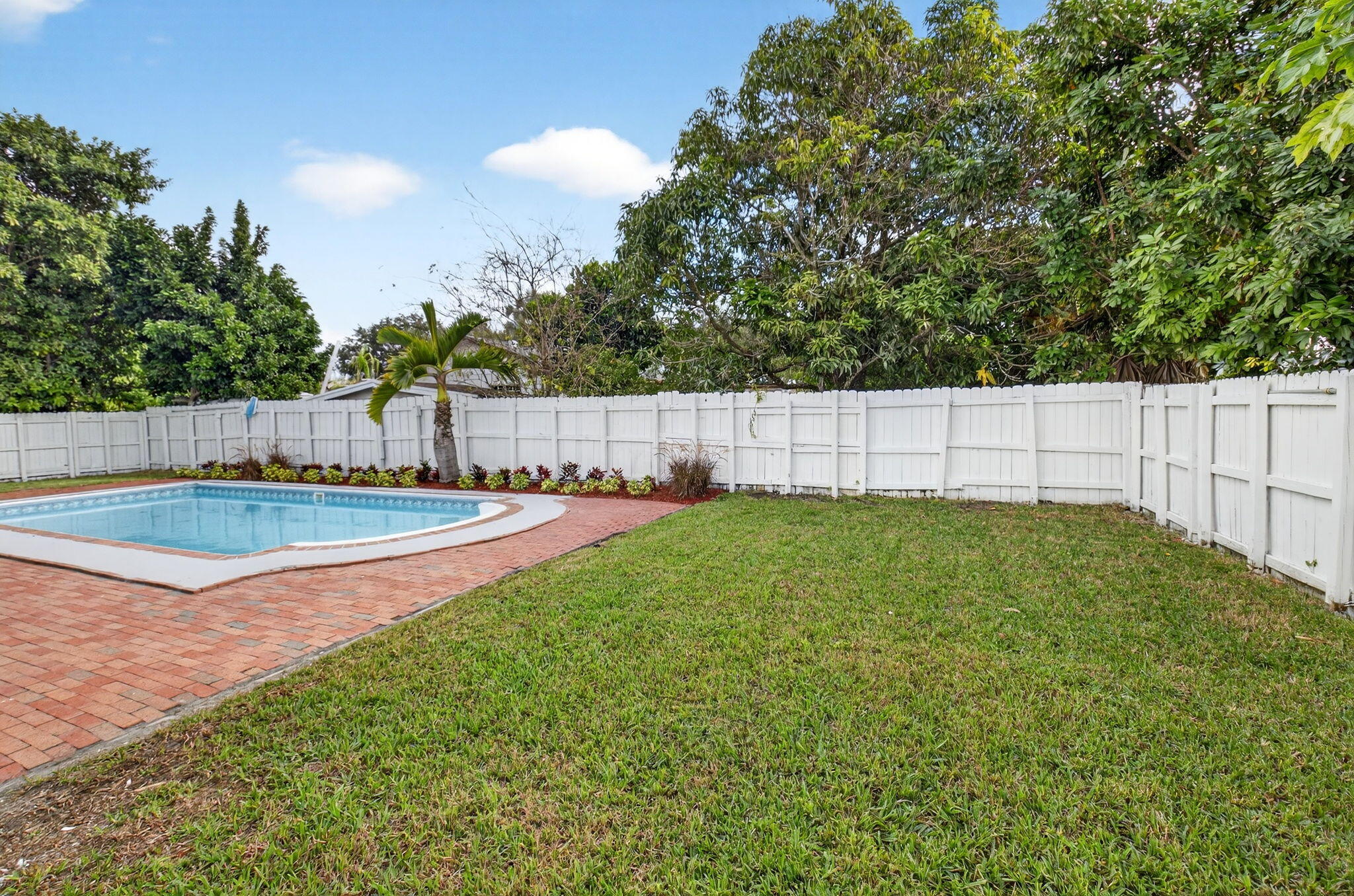 10151 Windtree Lane Boca Raton, FL 33428 - Photo 32 of 39 a view of a backyard