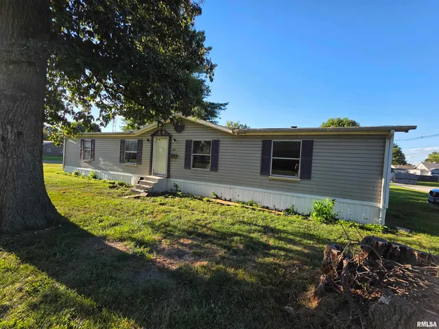 $29,900 | 602 East Nicholas Street, Carlinville, IL 62626