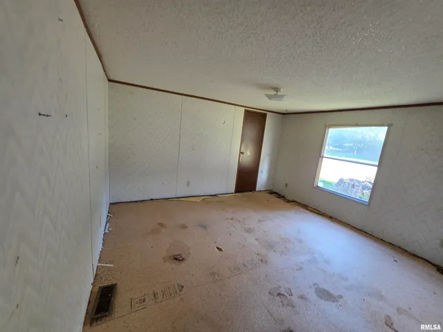 $29,900 | 602 East Nicholas Street, Carlinville, IL 62626