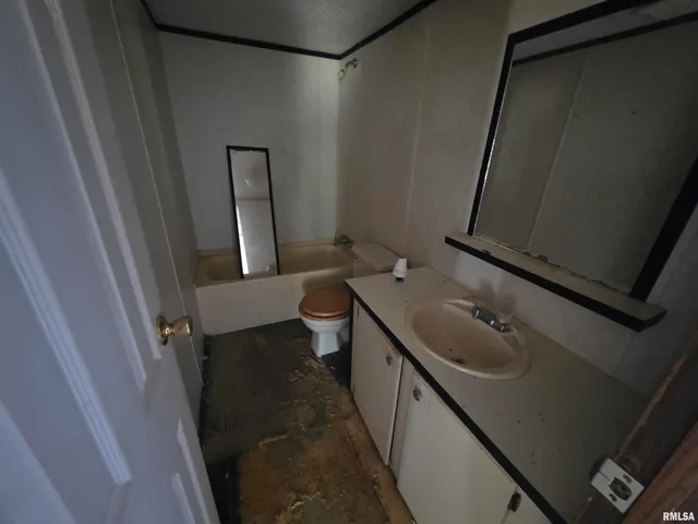 $29,900 | 602 East Nicholas Street, Carlinville, IL 62626