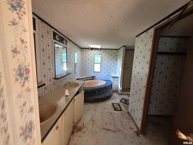 $29,900 | 602 East Nicholas Street, Carlinville, IL 62626