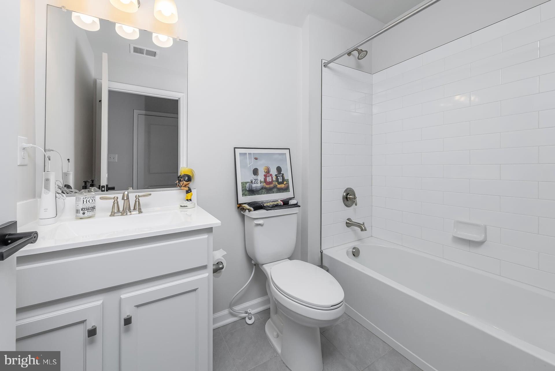 44 Walton Way Delanco, NJ 08075 - Photo 18 of 26 Upstairs Full Bath