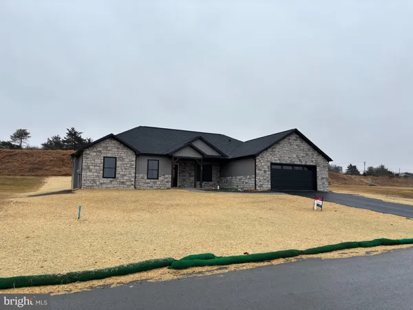 $459,900 | 194 Meadowcreek Drive, Chambersburg, PA 17202