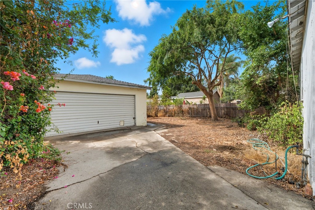 978 West Lehigh Street Altadena, CA 91001 - Photo 18 of 49 a view of a backyard of the house