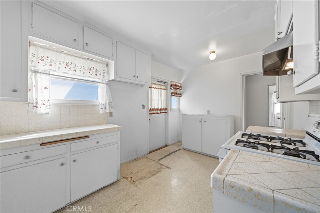 978 West Lehigh Street Altadena, CA 91001 - Photo 39 of 49 a kitchen with a stove a sink and a refrigerator