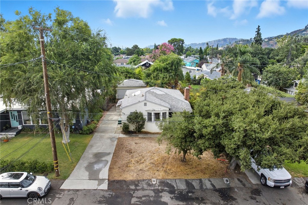 978 West Lehigh Street Altadena, CA 91001 - Photo 4 of 49 a view of a garden with a fountain