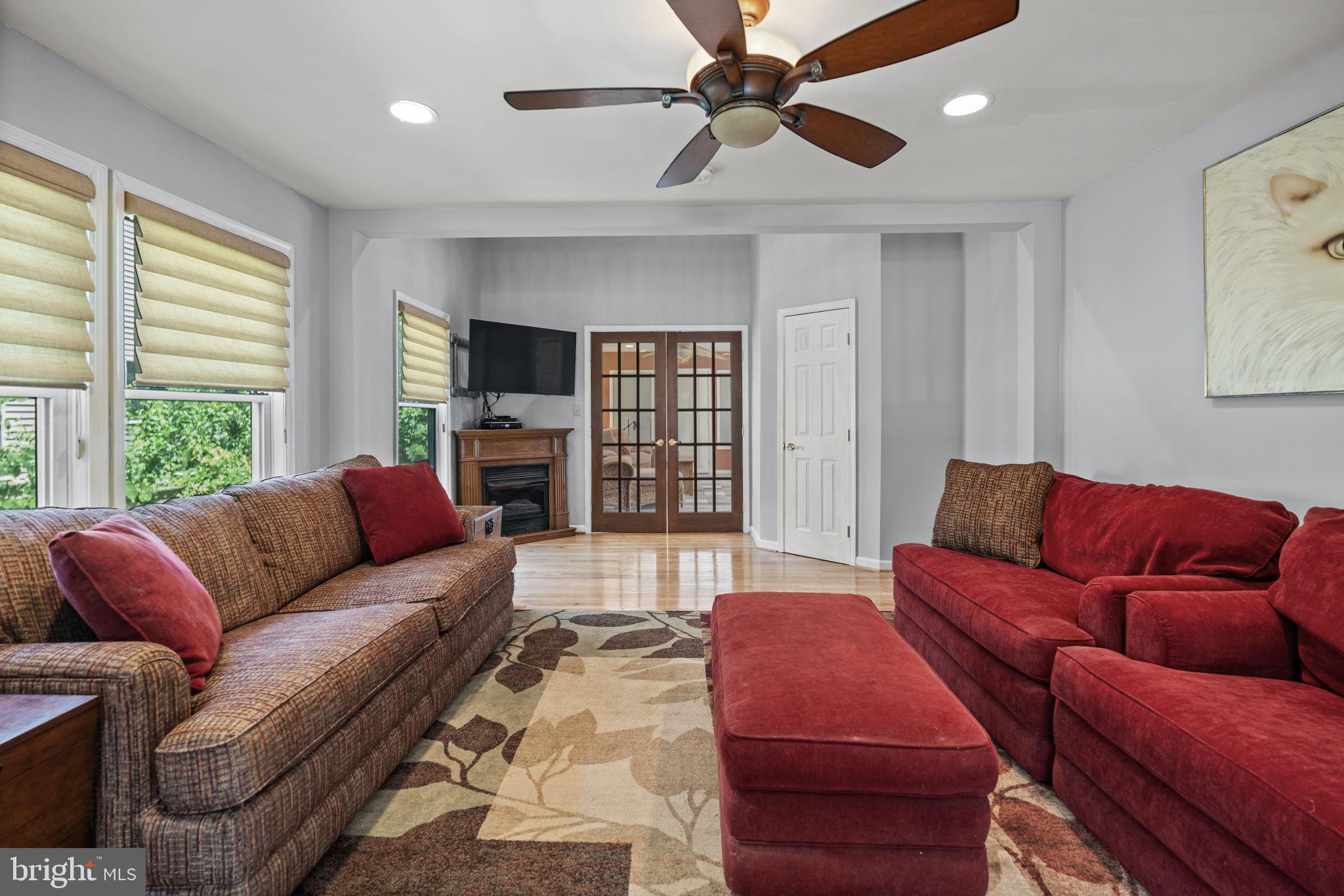 8729 Fort Hunt Road Alexandria, VA 22308 - Photo 13 of 25 Family Room to Sun room with Half bath