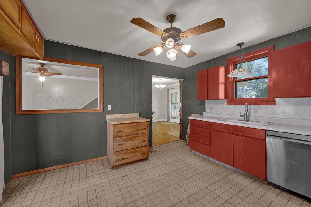 404 Chester Avenue Panhandle, TX 79068 - Photo 8 of 33 a large spacious bathroom with a large tub and sink