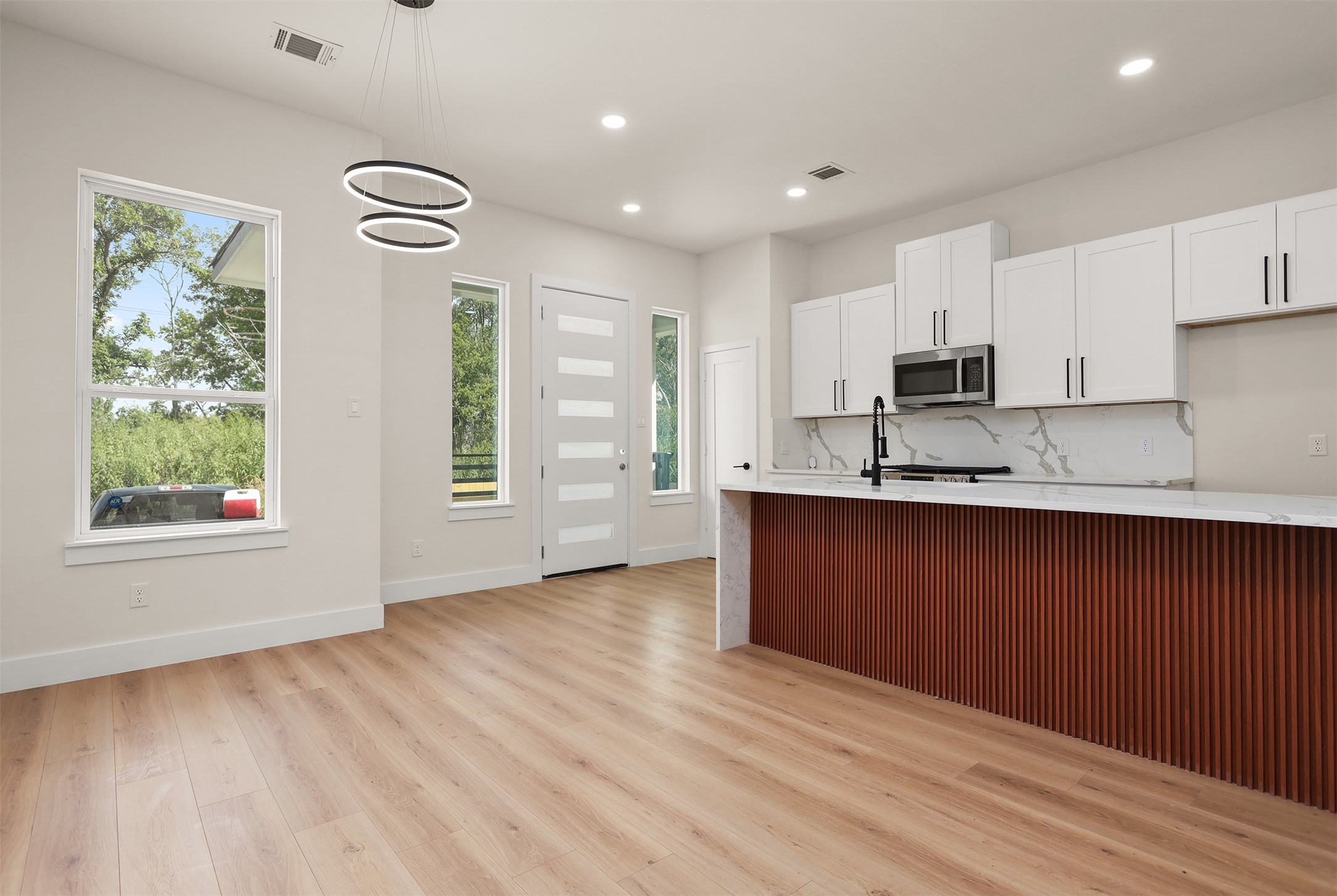 4728 Sunbeam Street Houston, TX 77033 - Photo 6 of 18 Kitchen