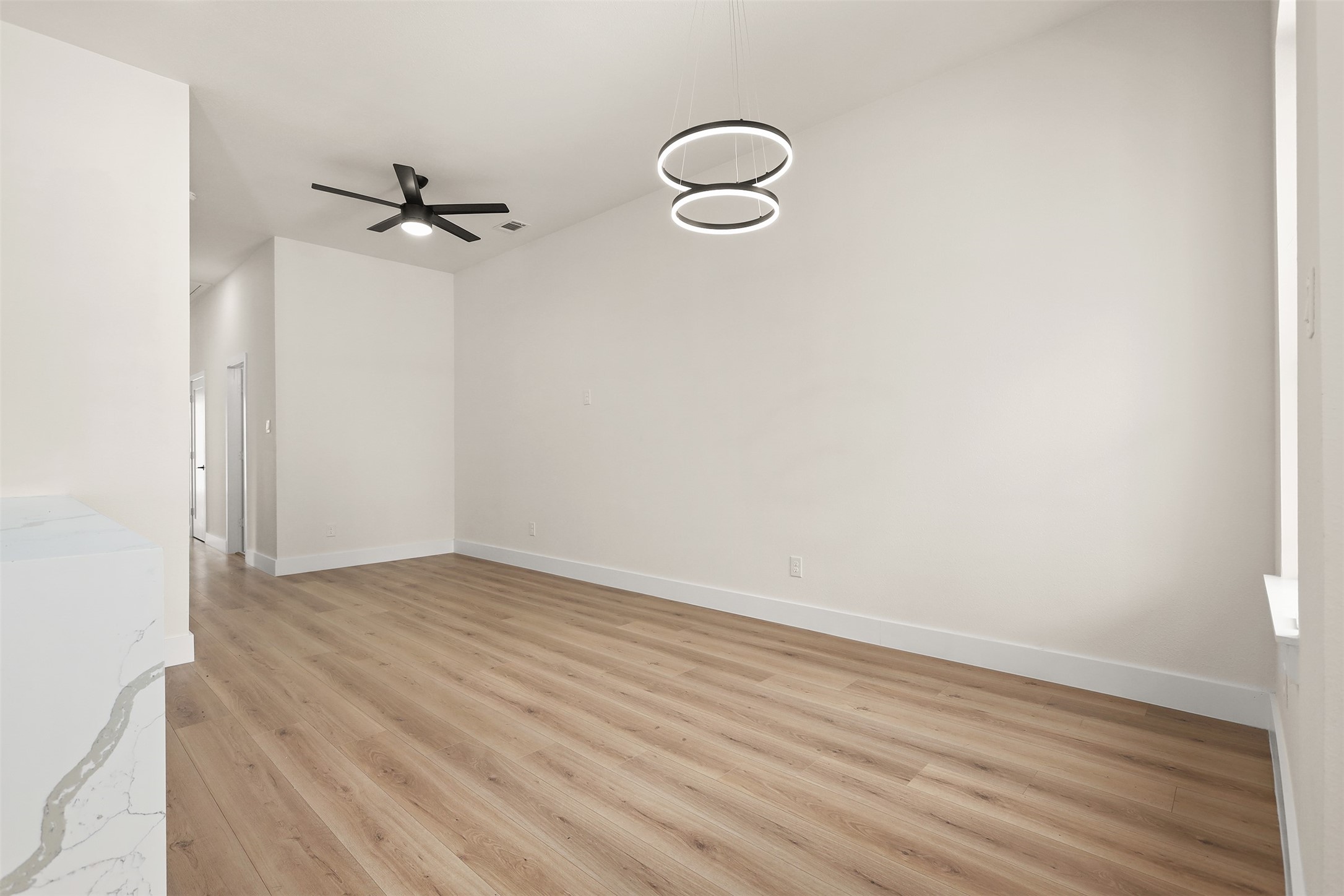 4728 Sunbeam Street Houston, TX 77033 - Photo 7 of 18