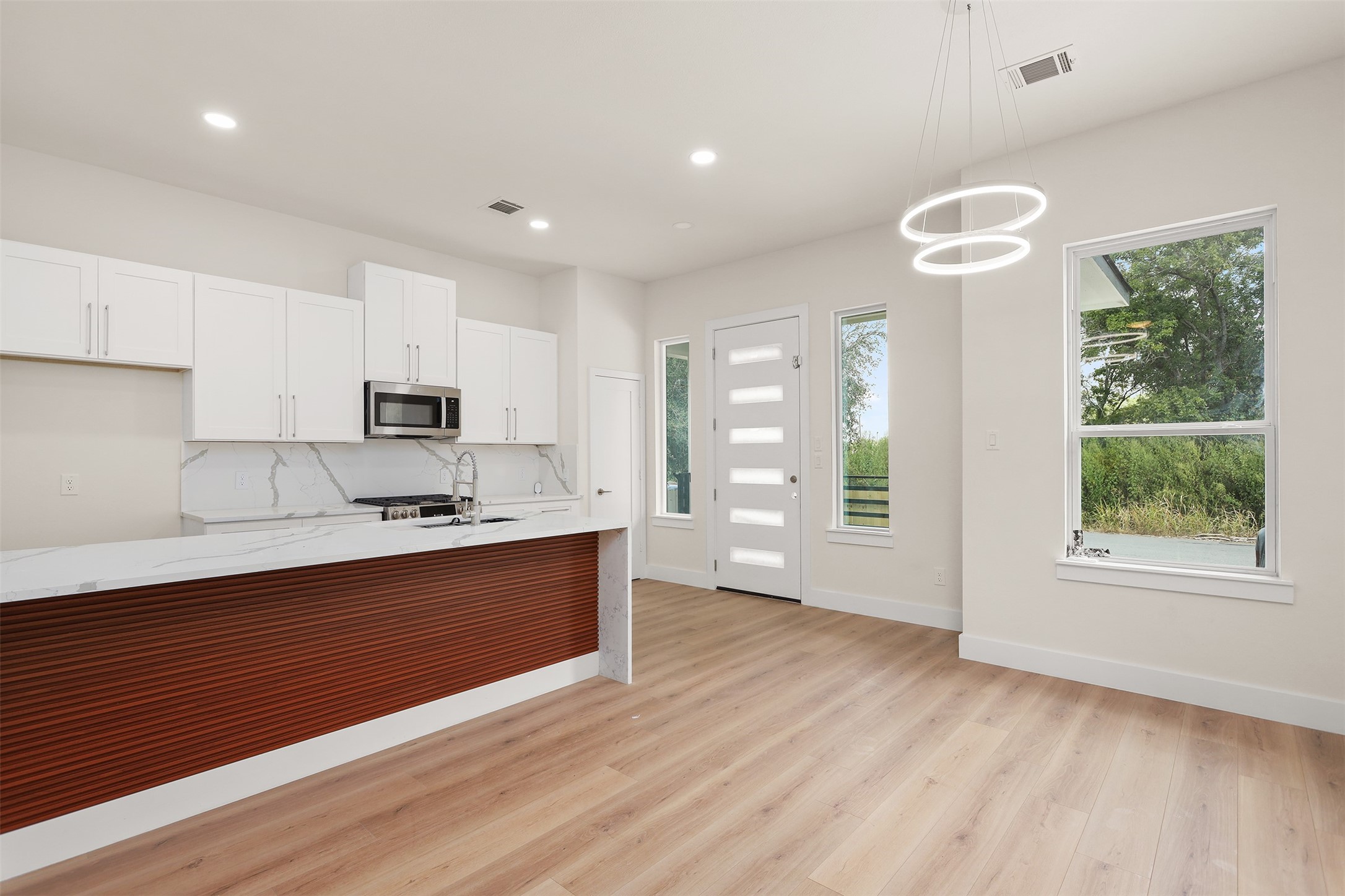 4728 Sunbeam Street Houston, TX 77033 - Photo 9 of 18